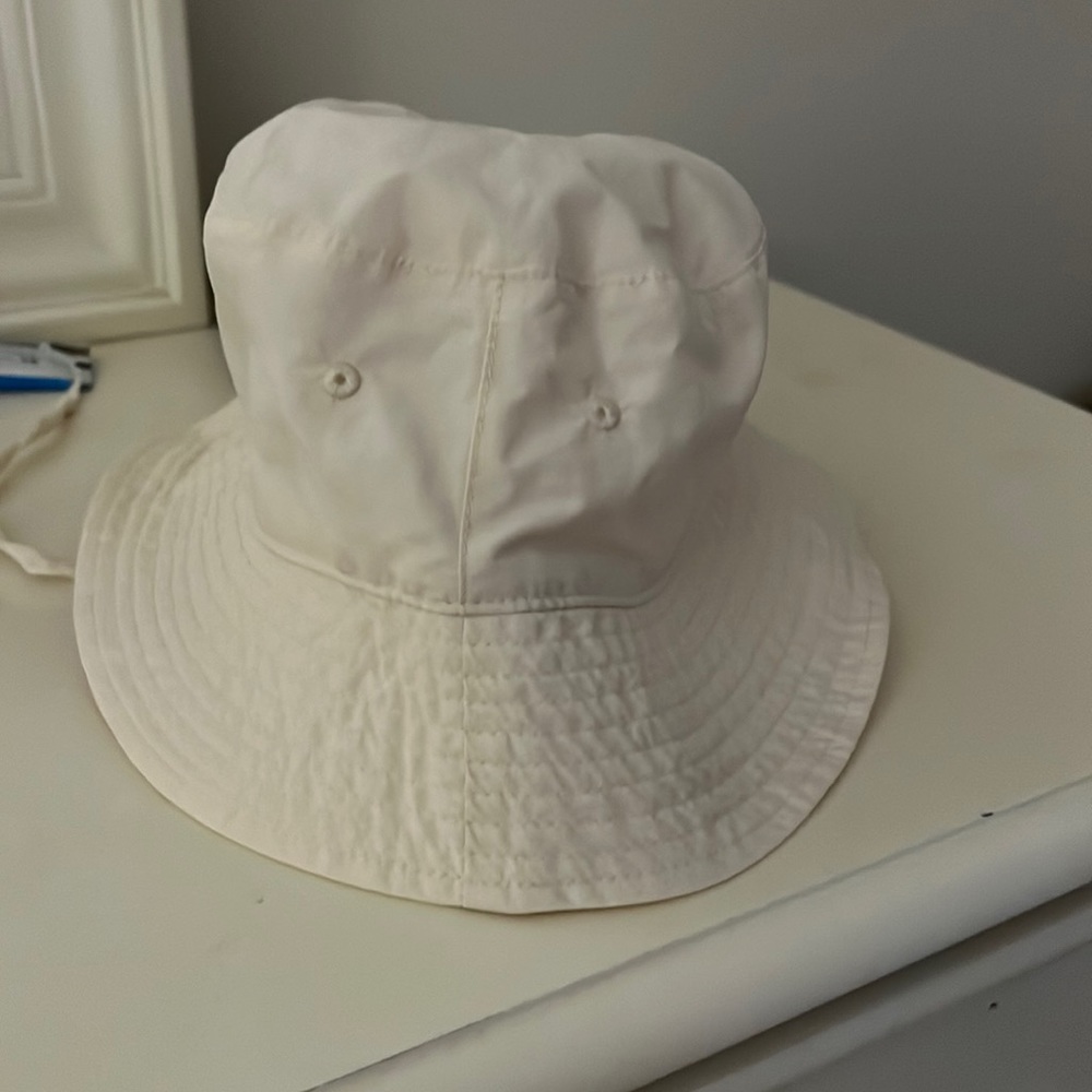 Bucket hat